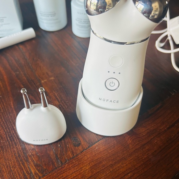NuFace Skincare Trinity + w/ Effective Lip & Eye Attachment + Full Size Extras - Picture 3 of 8